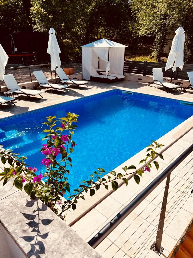 Villa Jela - With Pool 니바이스 외부 사진